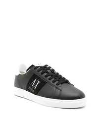 schwarze niedrige Sneakers von Armani Exchange