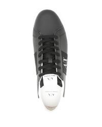 schwarze niedrige Sneakers von Armani Exchange