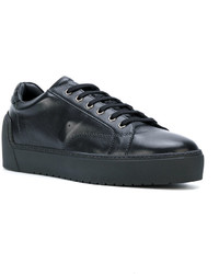 schwarze niedrige Sneakers von Giorgio Armani