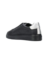 schwarze niedrige Sneakers von Emporio Armani