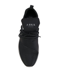 schwarze niedrige Sneakers von Arkk