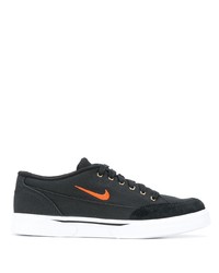 schwarze niedrige Sneakers von Nike