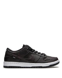 schwarze niedrige Sneakers von Nike