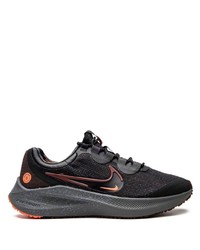 schwarze niedrige Sneakers von Nike