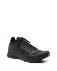 schwarze niedrige Sneakers von Arc'teryx