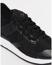 schwarze niedrige Sneakers von adidas