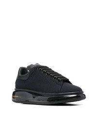 schwarze niedrige Sneakers von Alexander McQueen