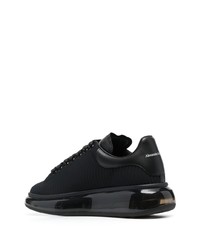 schwarze niedrige Sneakers von Alexander McQueen