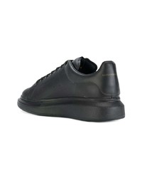 schwarze niedrige Sneakers von Alexander McQueen