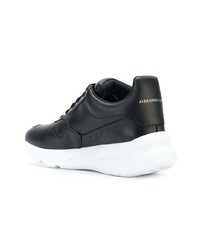 schwarze niedrige Sneakers von Alexander McQueen