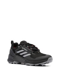 schwarze niedrige Sneakers von adidas