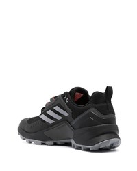 schwarze niedrige Sneakers von adidas