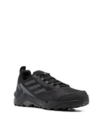 schwarze niedrige Sneakers von adidas