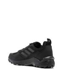 schwarze niedrige Sneakers von adidas