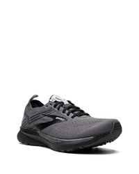 schwarze niedrige Sneakers von Brooks