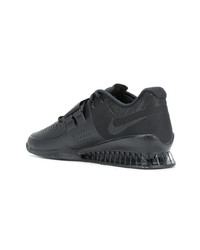 schwarze niedrige Sneakers von Nike