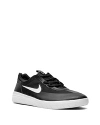 schwarze niedrige Sneakers von Nike