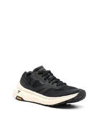 schwarze niedrige Sneakers von Brand Black