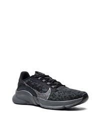 schwarze niedrige Sneakers von Nike