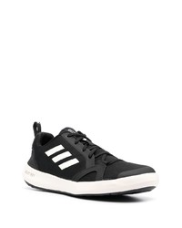 schwarze niedrige Sneakers von adidas