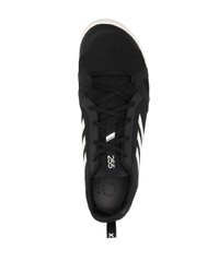 schwarze niedrige Sneakers von adidas