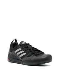 schwarze niedrige Sneakers von adidas