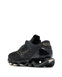 schwarze niedrige Sneakers von Mizuno