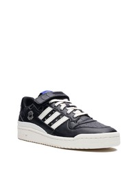 schwarze niedrige Sneakers von adidas