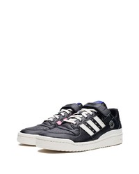 schwarze niedrige Sneakers von adidas