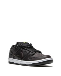 schwarze niedrige Sneakers von Nike