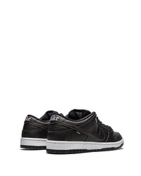 schwarze niedrige Sneakers von Nike