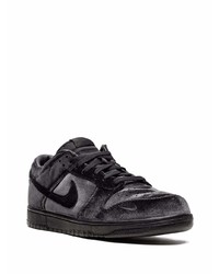 schwarze niedrige Sneakers von Nike