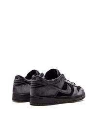 schwarze niedrige Sneakers von Nike