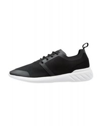 schwarze niedrige Sneakers von YOURTURN