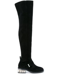 schwarze Overknee Stiefel aus Samt von Nicholas Kirkwood