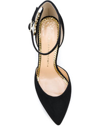 schwarze Pumps von Charlotte Olympia