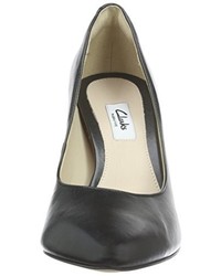 schwarze Pumps von Clarks