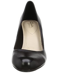 schwarze Pumps von Clarks