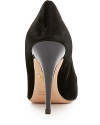 schwarze Pumps von Charlotte Olympia