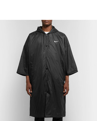 schwarze Regenjacke von Nike