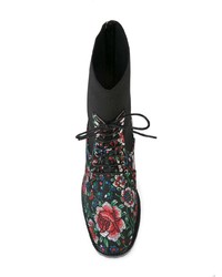 schwarze Schnürstiefeletten aus Leder mit Blumenmuster von Leandra Medine