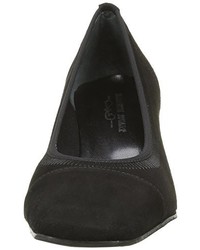 schwarze Schuhe von Elizabeth Stuart