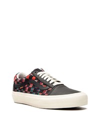 schwarze Segeltuch niedrige Sneakers mit Karomuster von Vans