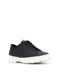 schwarze Segeltuch niedrige Sneakers von Camper