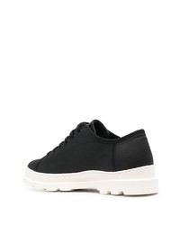 schwarze Segeltuch niedrige Sneakers von Camper