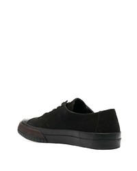 schwarze Segeltuch niedrige Sneakers von Camper