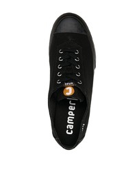 schwarze Segeltuch niedrige Sneakers von Camper