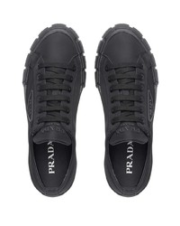 schwarze Segeltuch niedrige Sneakers von Prada