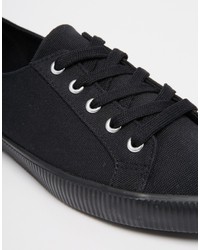 schwarze Segeltuch niedrige Sneakers von Asos