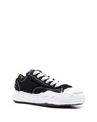 schwarze Segeltuch niedrige Sneakers von Maison Mihara Yasuhiro